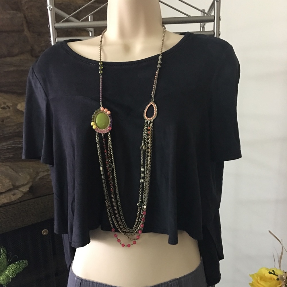 Crop  with side overlapping top in small size